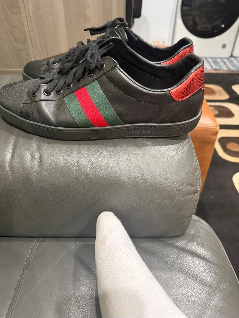 Gucci Black Leather Low-Top Sneakers with Red & Green Web